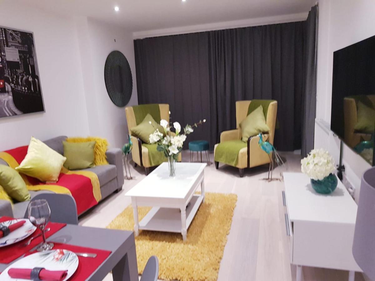 Apartment Chiswick Park Apartments, Chiswick, West