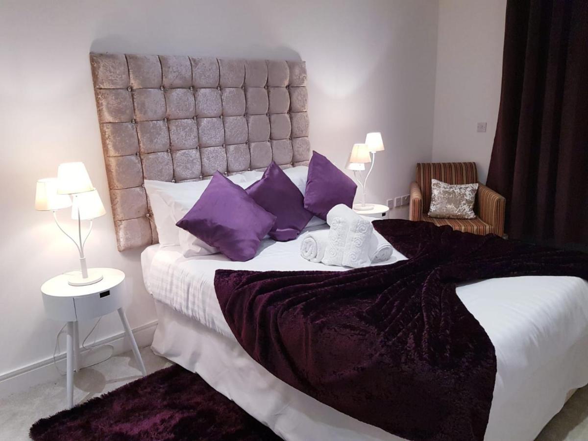 Chiswick Park Apartments, Chiswick, West Apartment *
