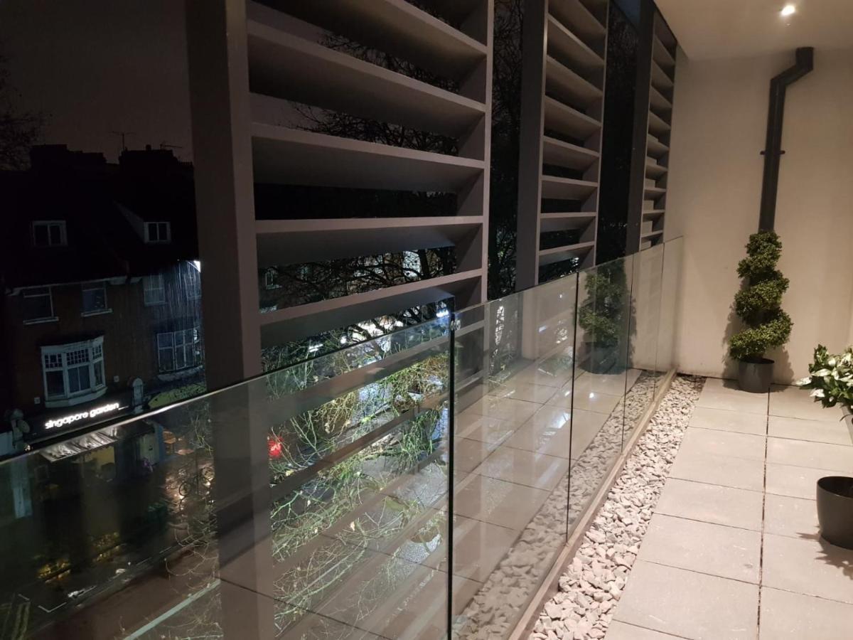 Chiswick Park Apartments, Chiswick, West Apartment London