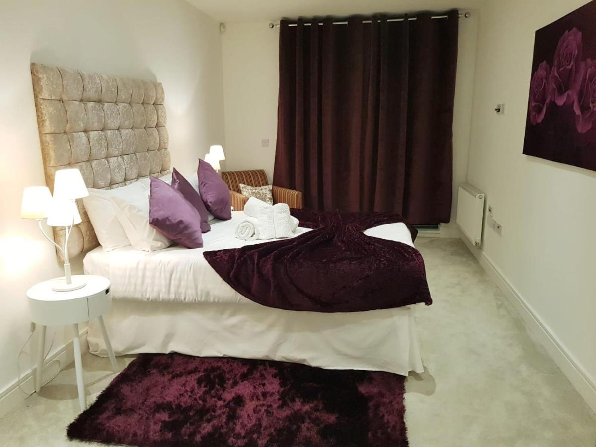 Chiswick Park Apartments, Chiswick, West Apartment London