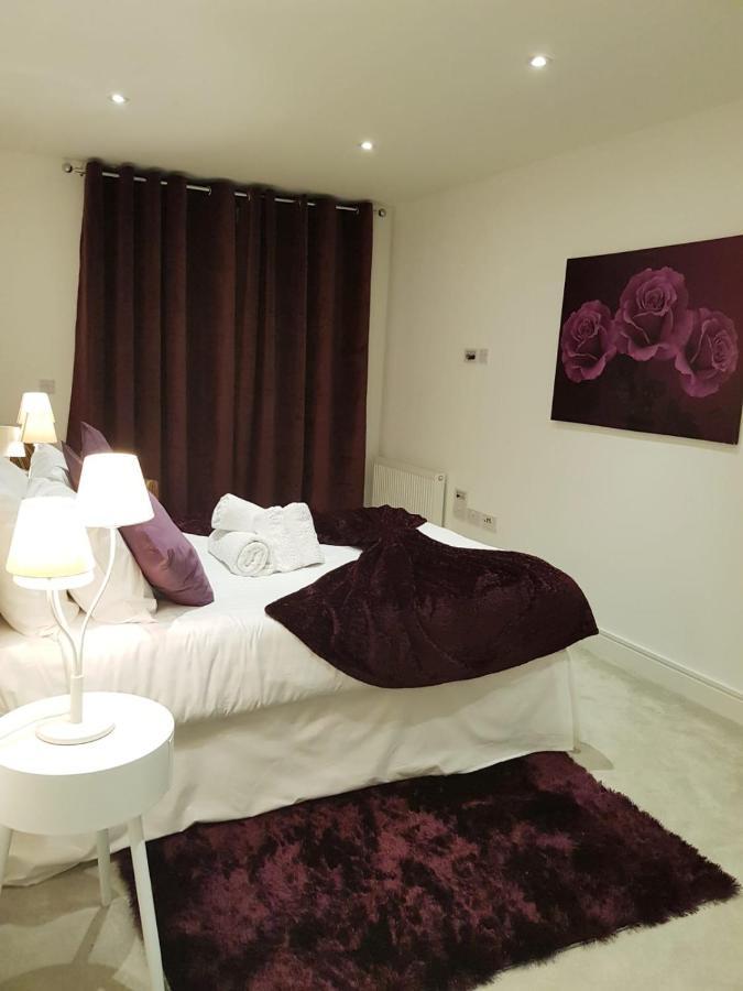 Apartment Chiswick Park Apartments, Chiswick, West London