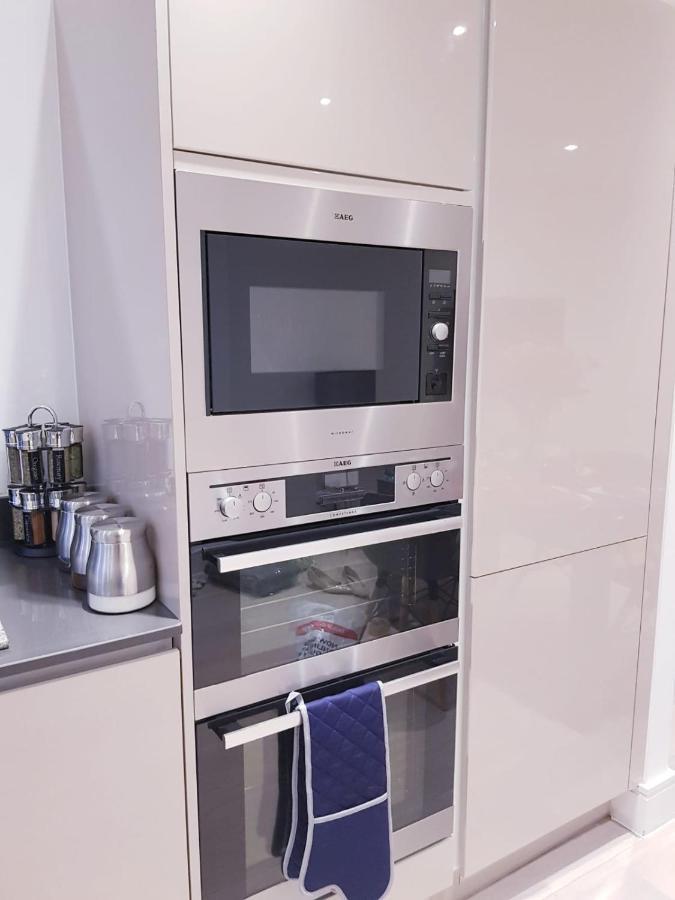 Chiswick Park Apartments, Chiswick, West Apartment *