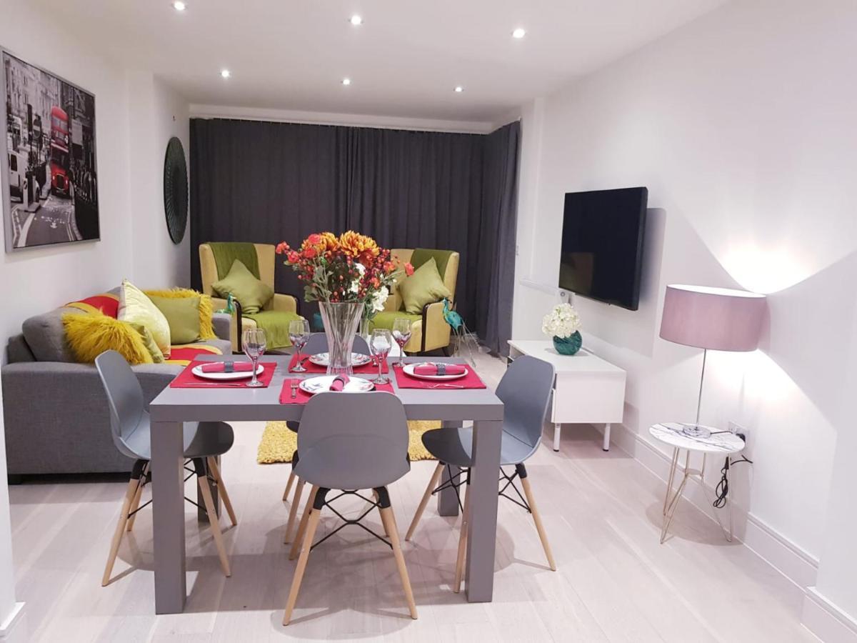 Apartment Chiswick Park Apartments, Chiswick, West *
