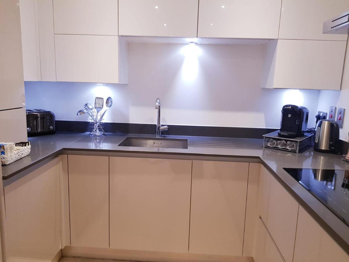 Apartment Chiswick Park Apartments, Chiswick, West