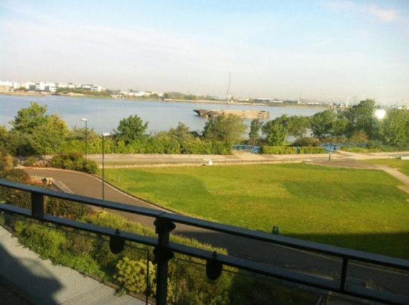 Affluent Waterside Tideslea Path Apartamento Londres