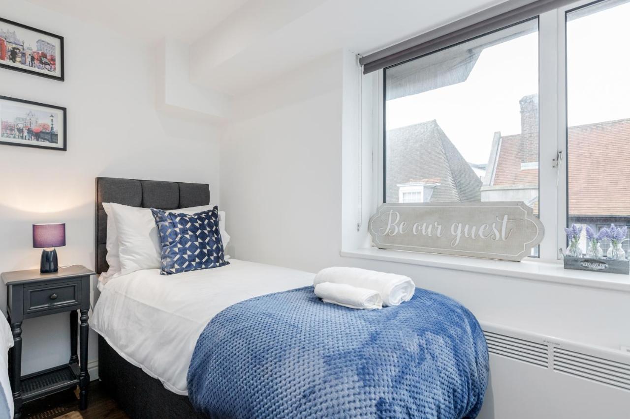 Apartment Watford Town Centre Serviced Apartment: Flexible Beds & Free Entertainment
