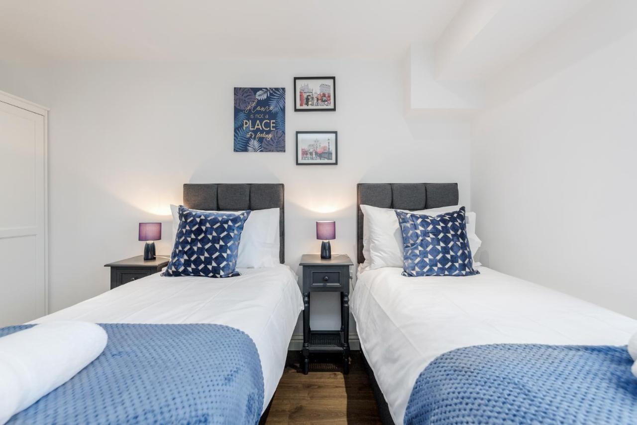 Watford Town Centre Serviced Apartment: Flexible Beds & Free Entertainment Apartment London