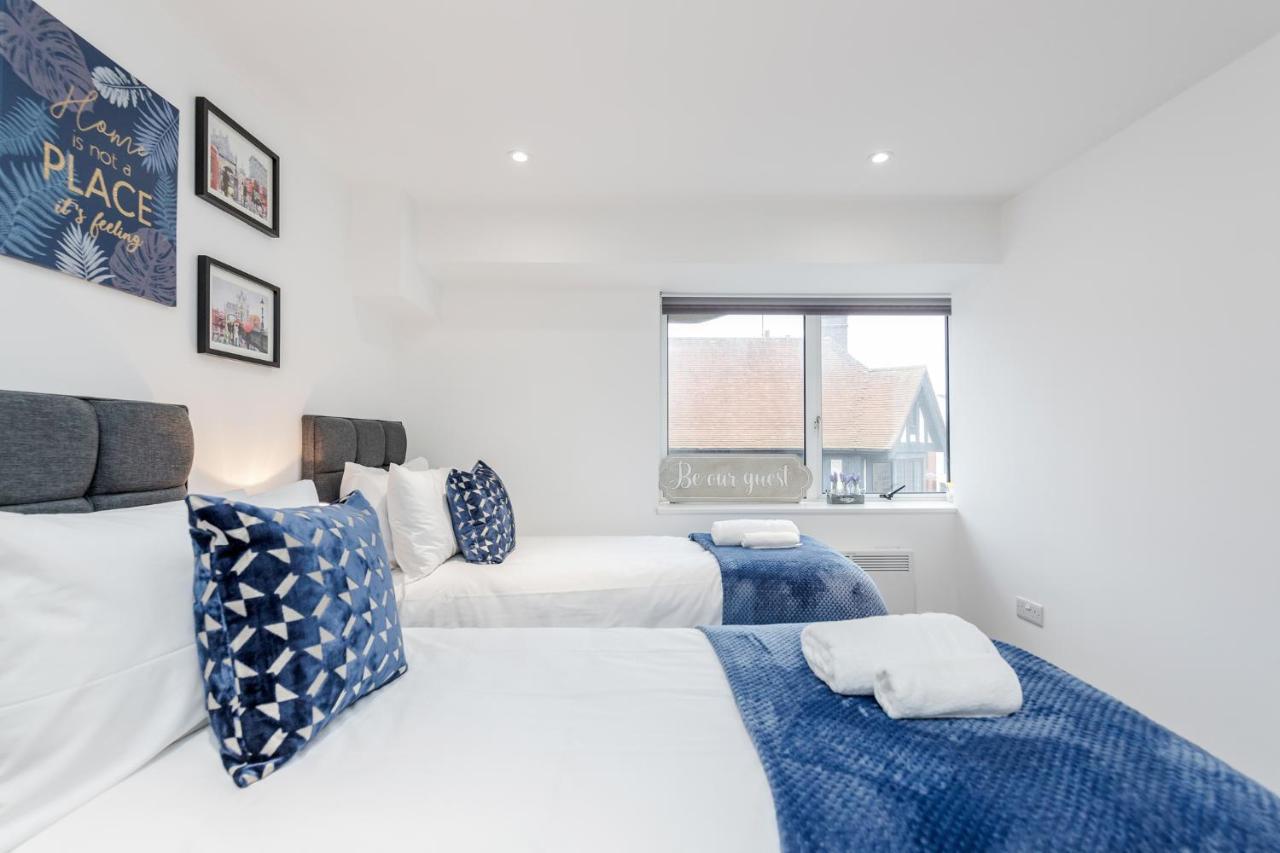 Apartment Watford Town Centre, Serviced One Bed Flat With Choice Of King Or Twin Beds, Sleeps Up To 4 Sharing, Free Wifi And Free Movies London