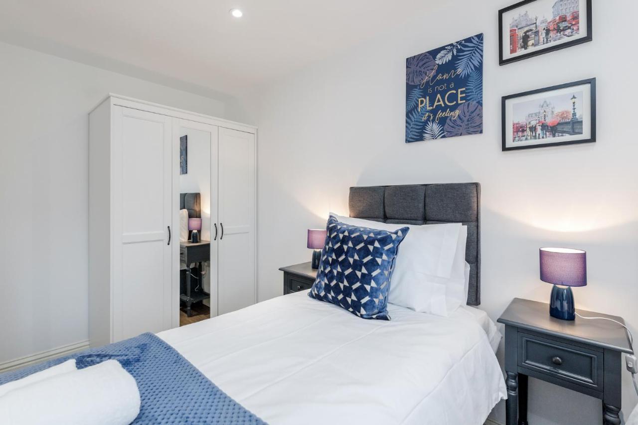 Apartment Watford Town Centre Serviced Apartment: Flexible Beds & Free Entertainment