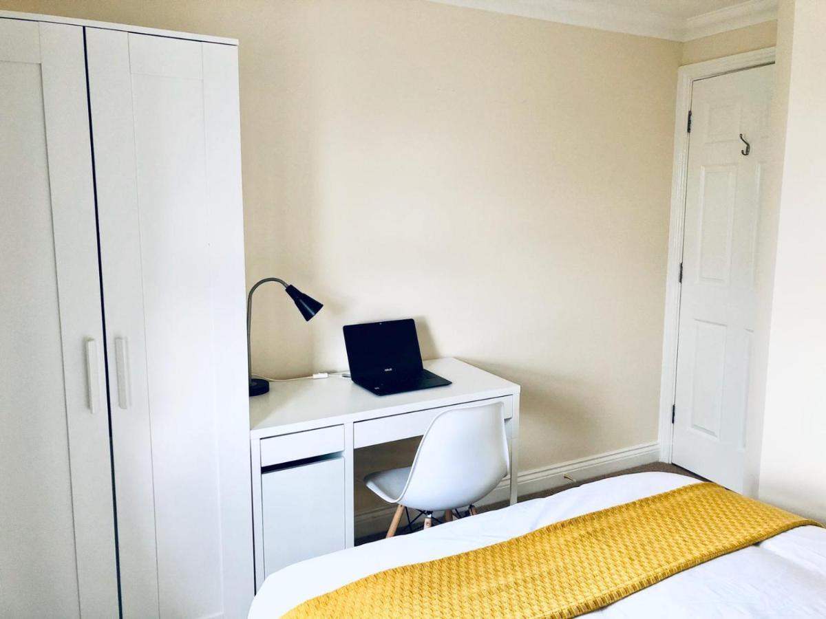 Leilighet 2 Bed 2 Bath Flat With Private Parking And 3 Min To Tube *