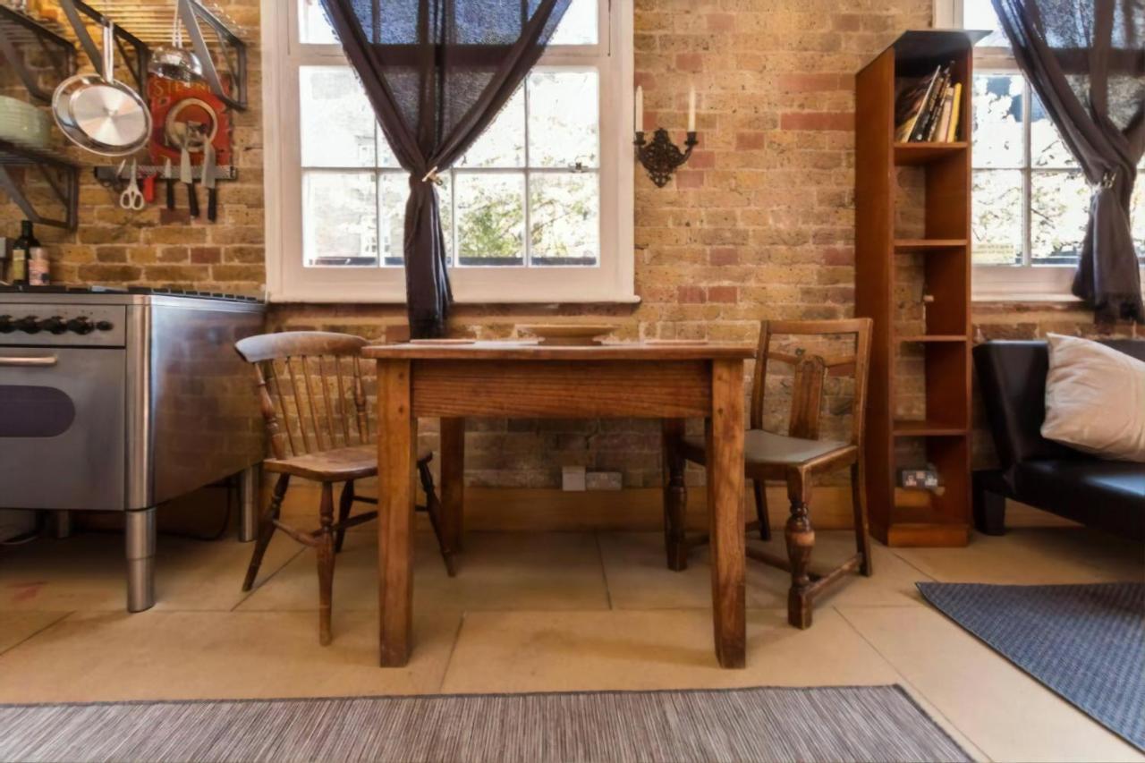 Wash House Historic Film Location House, East London * Londres