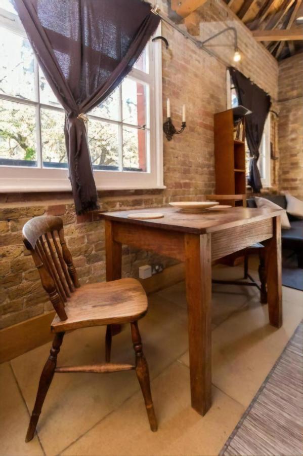 Wash House Historic Film Location House, East London Londres