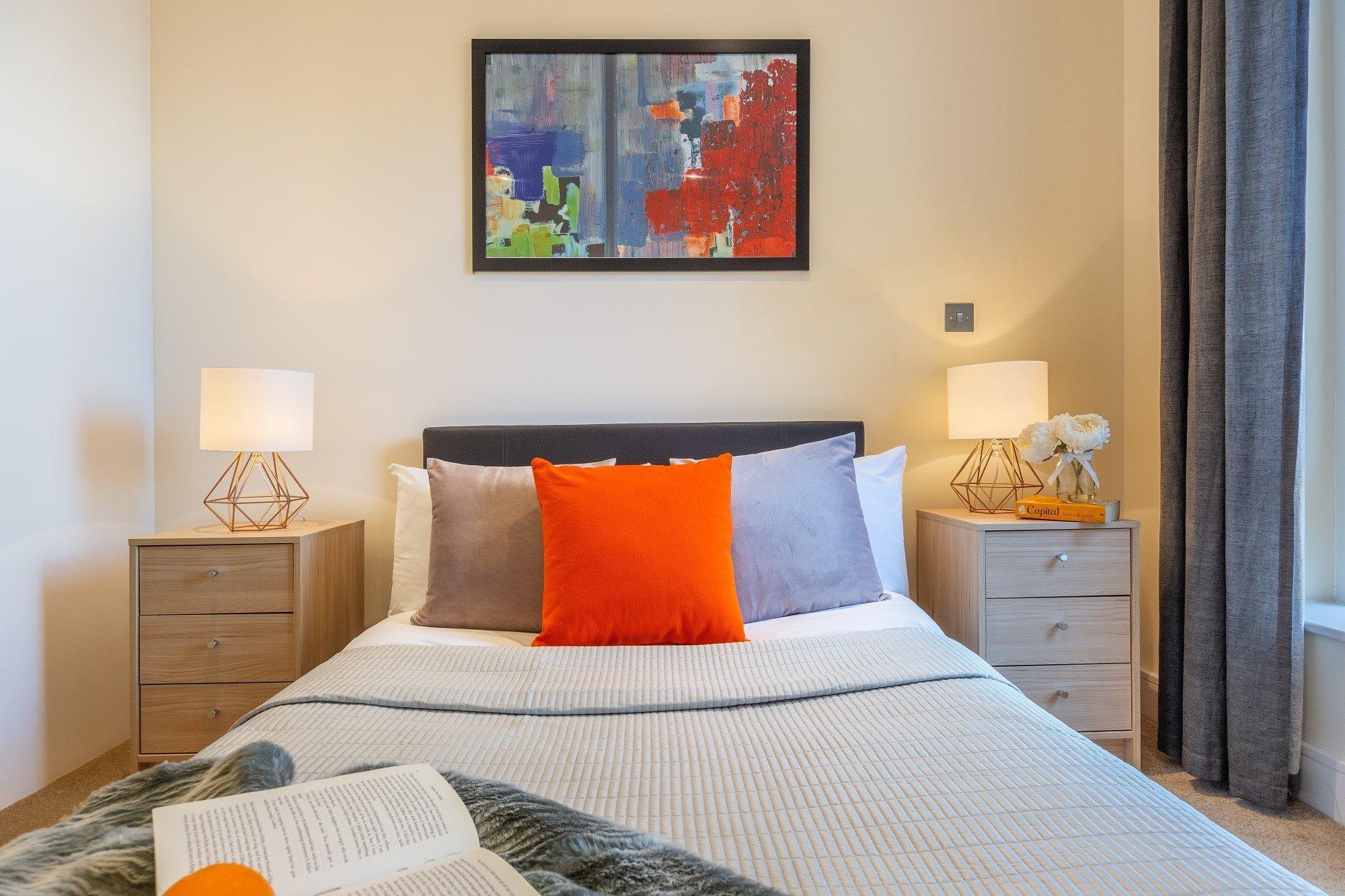 Two Bedroom Serviced With Balcony In Weymouth Building, Deacon Street Apartment London