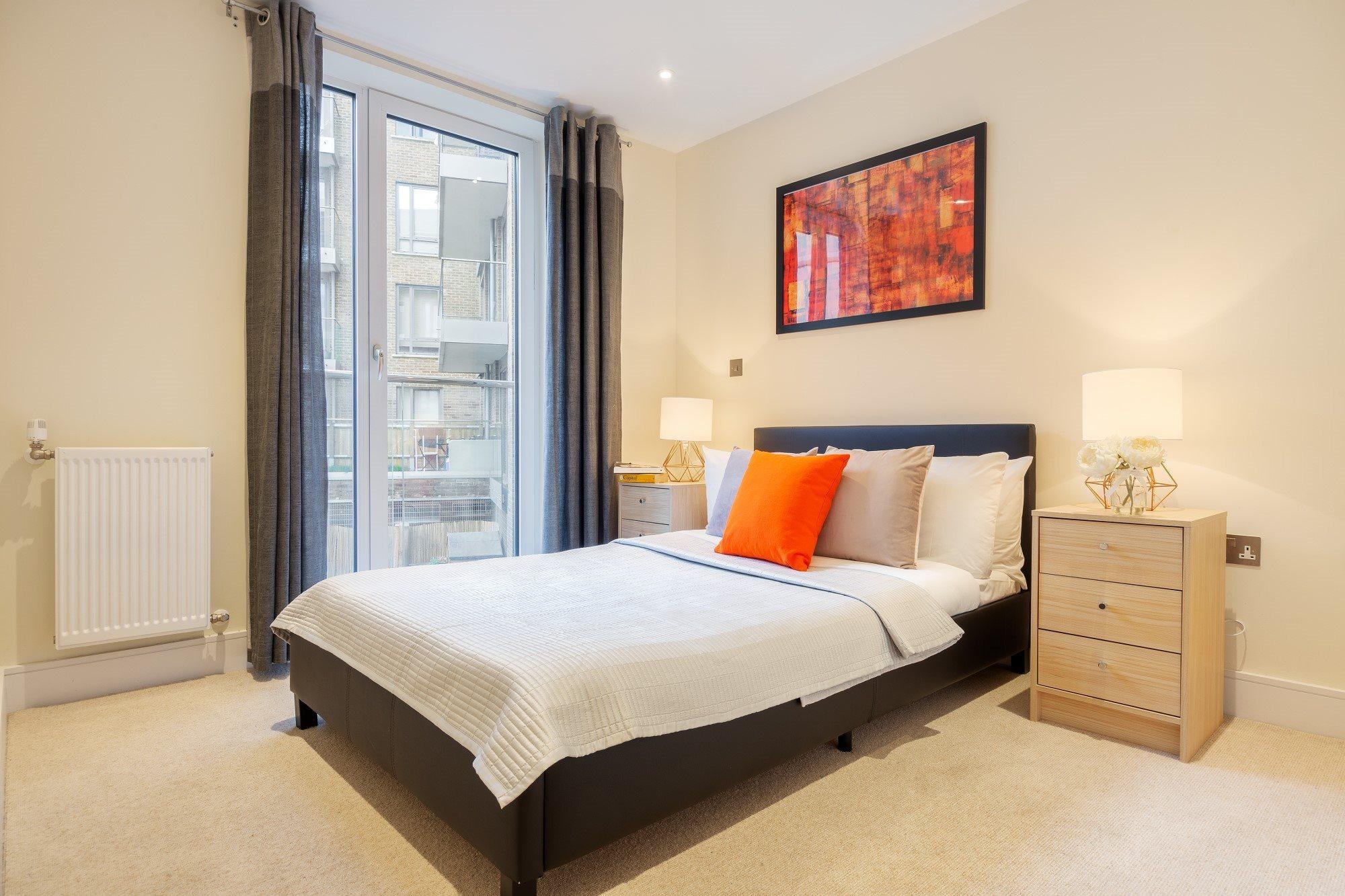 Apartment Two Bedroom Serviced With Balcony In Weymouth Building, Deacon Street London