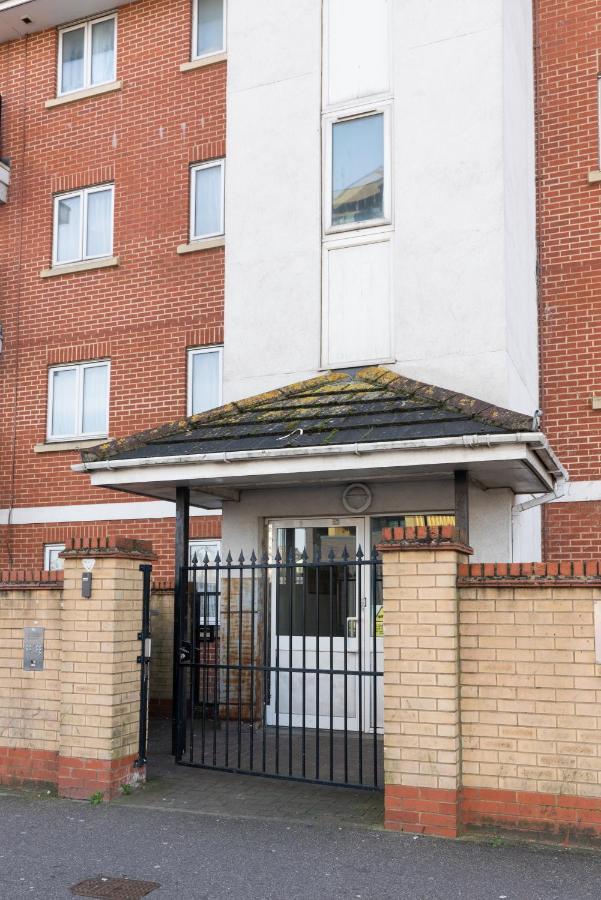 By Rehoboth - Abbey Wood Station - Zone 4 Apartment
