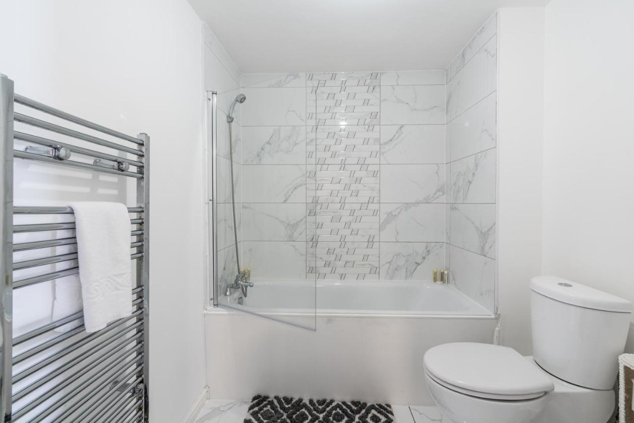 Apartment By Rehoboth - Abbey Wood Station - Zone 4 *
