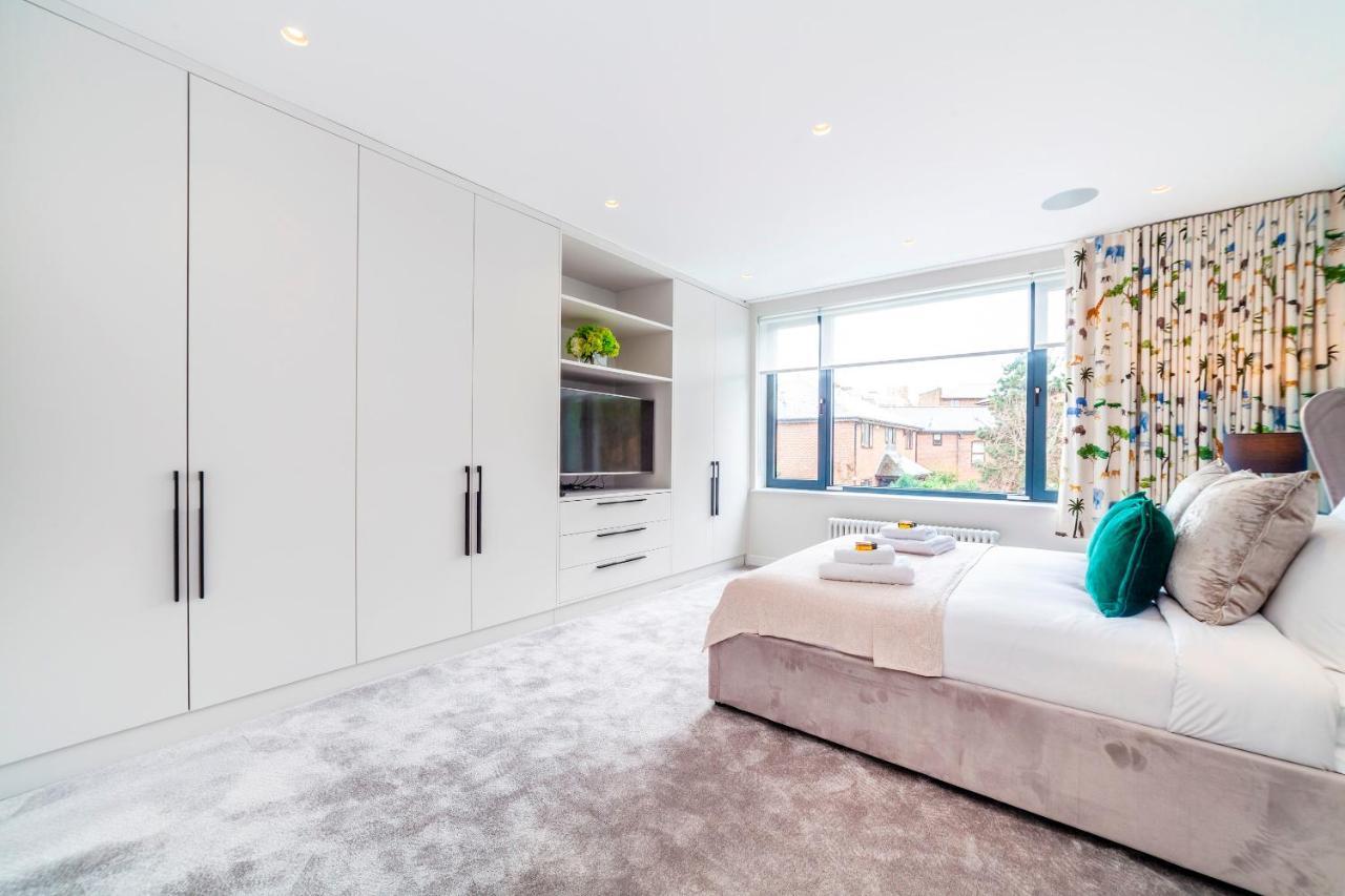 Battersea Church Road I Unique 3 Bedrooms Luxurious House Near Battersea Park London