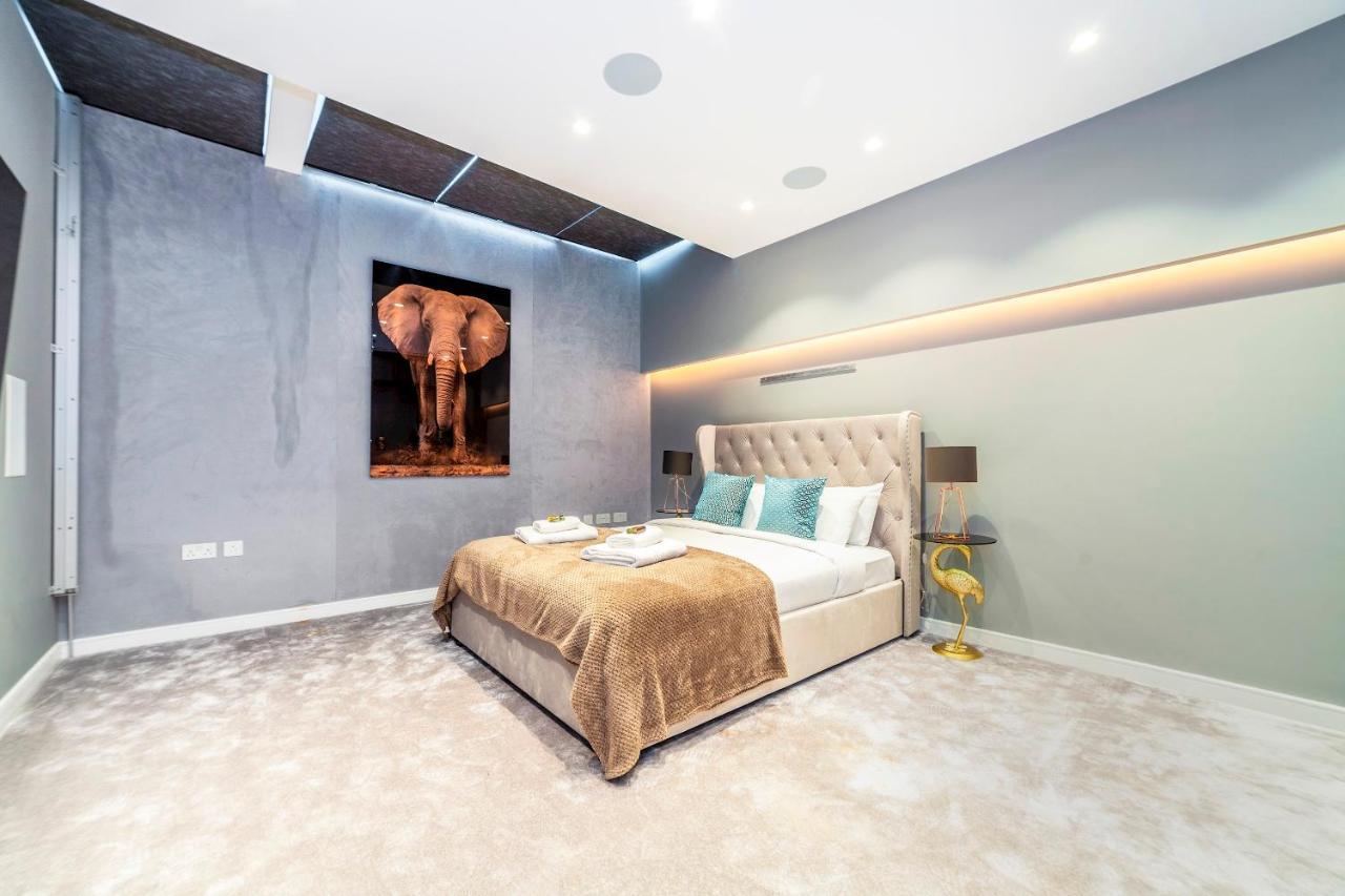 Battersea Church Road I Unique 3 Bedrooms Luxurious House Near Battersea Park *