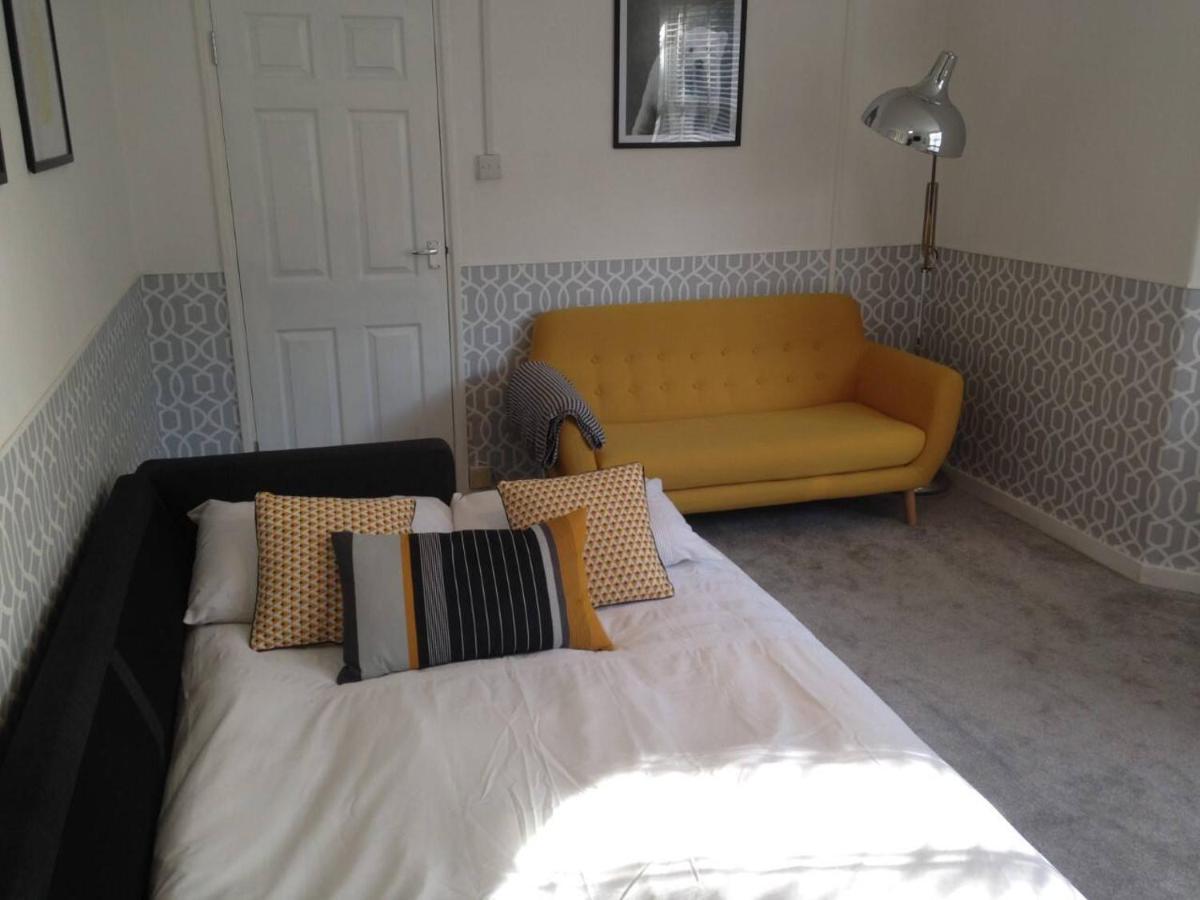 One Bedroom Flat In Fulham * London