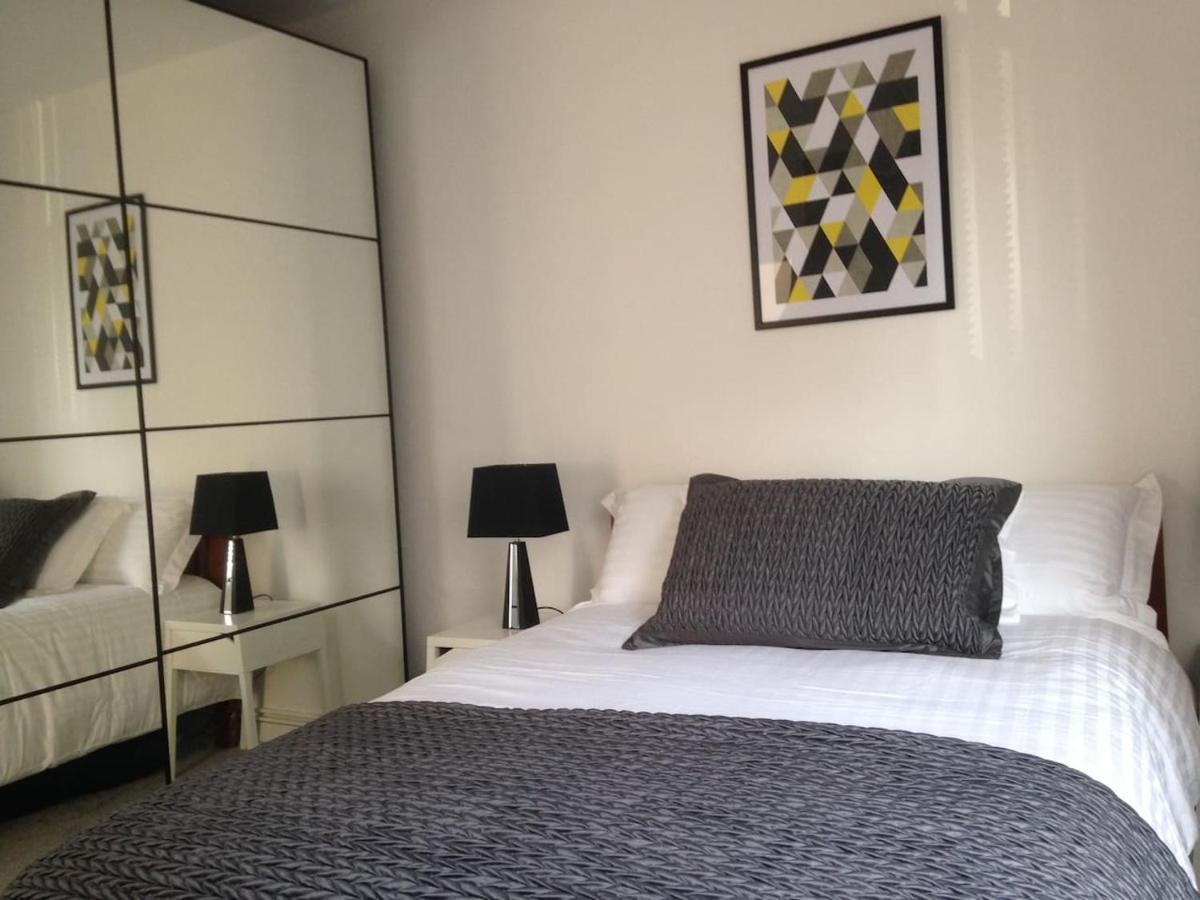 One Bedroom Flat In Fulham * London