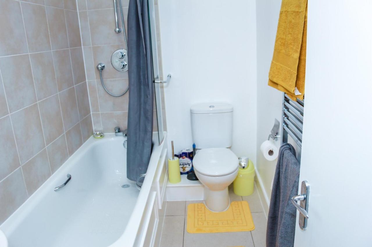 Camden Double Bedroom With Super Large King Bed *