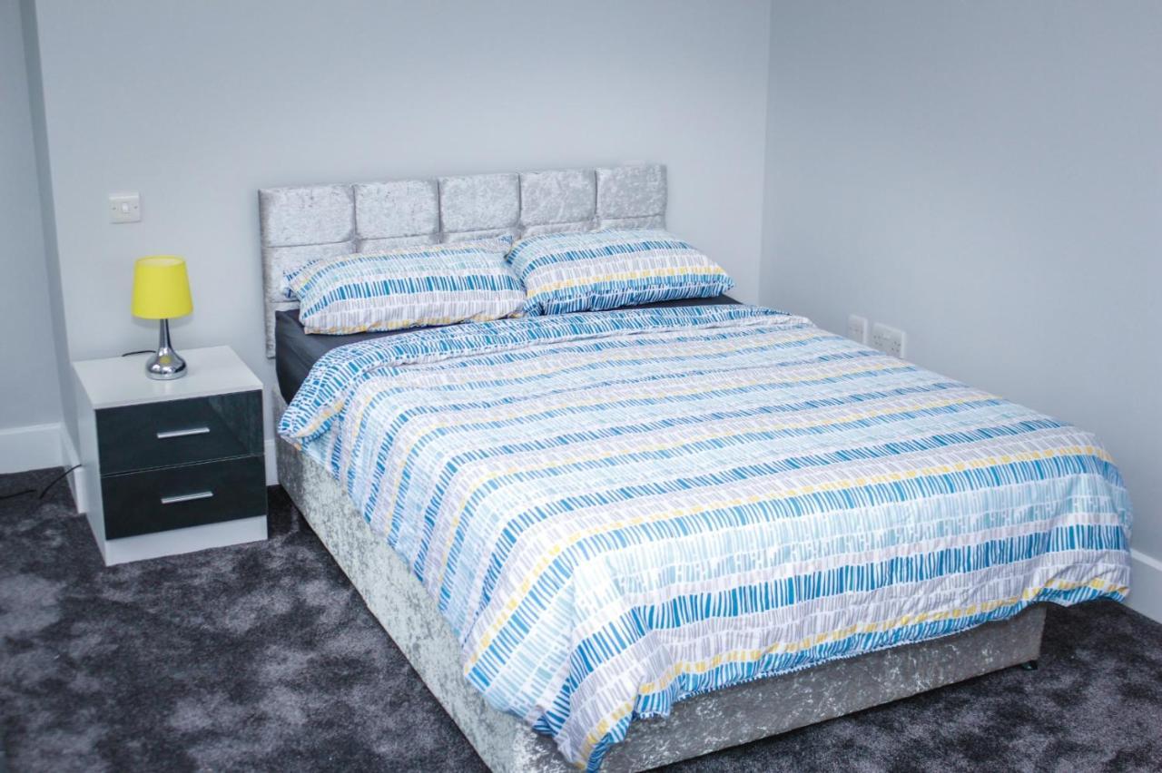 Camden Double Bedroom With Super Large King Bed *