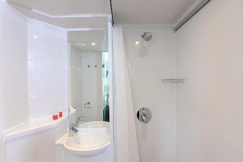 Hotel Point A Westminster 3*
