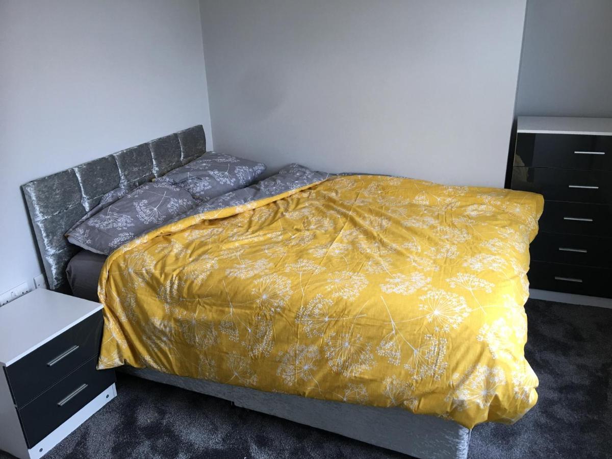 Camden Double Bedroom With Super Large King Bed *