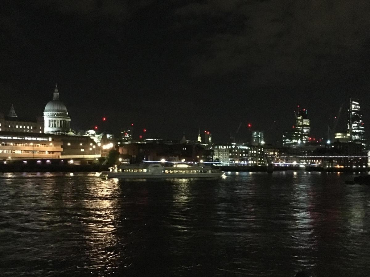 Guest house In Overview Thames London
