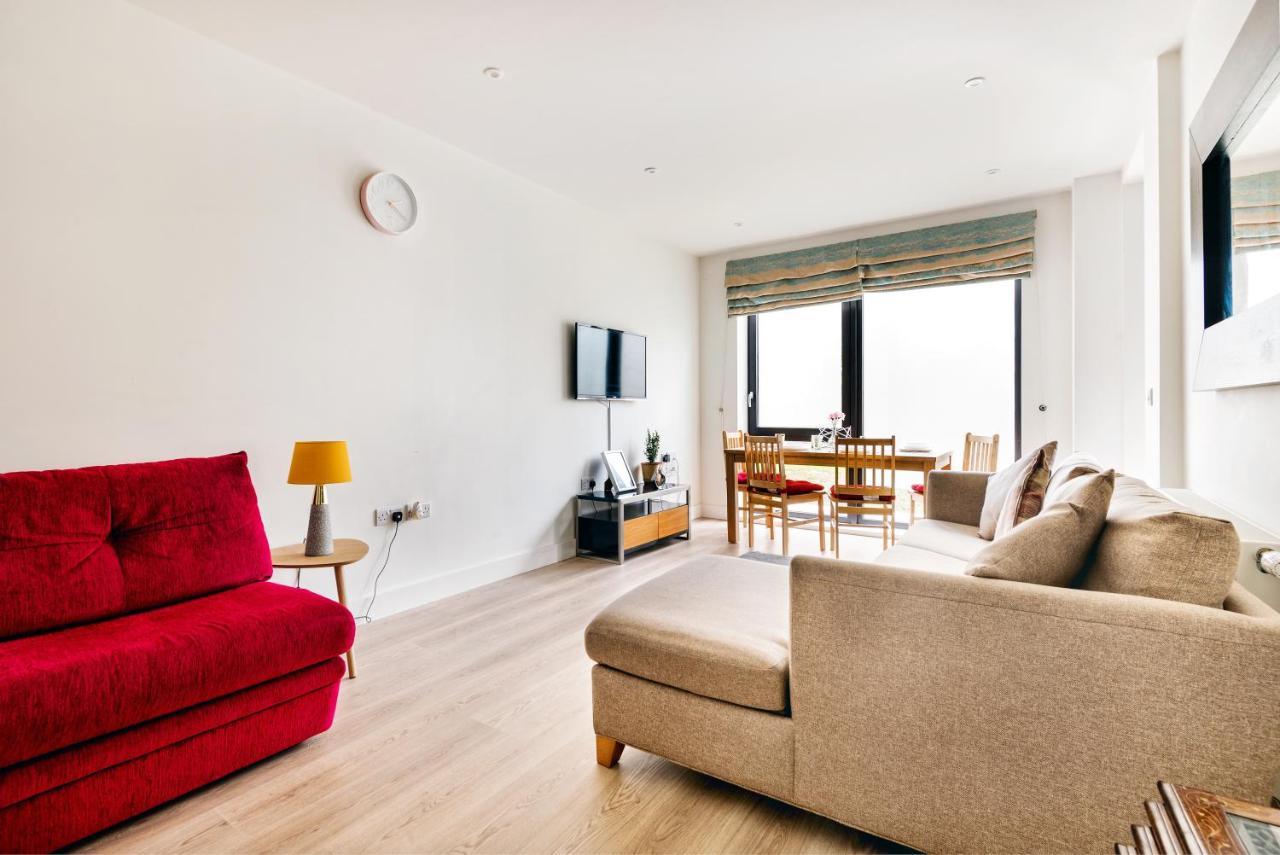 Bright & Comfy In Canary Wharf O2 Excel London