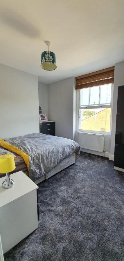 Camden Double Bedroom With Super Large King Bed Guest house London