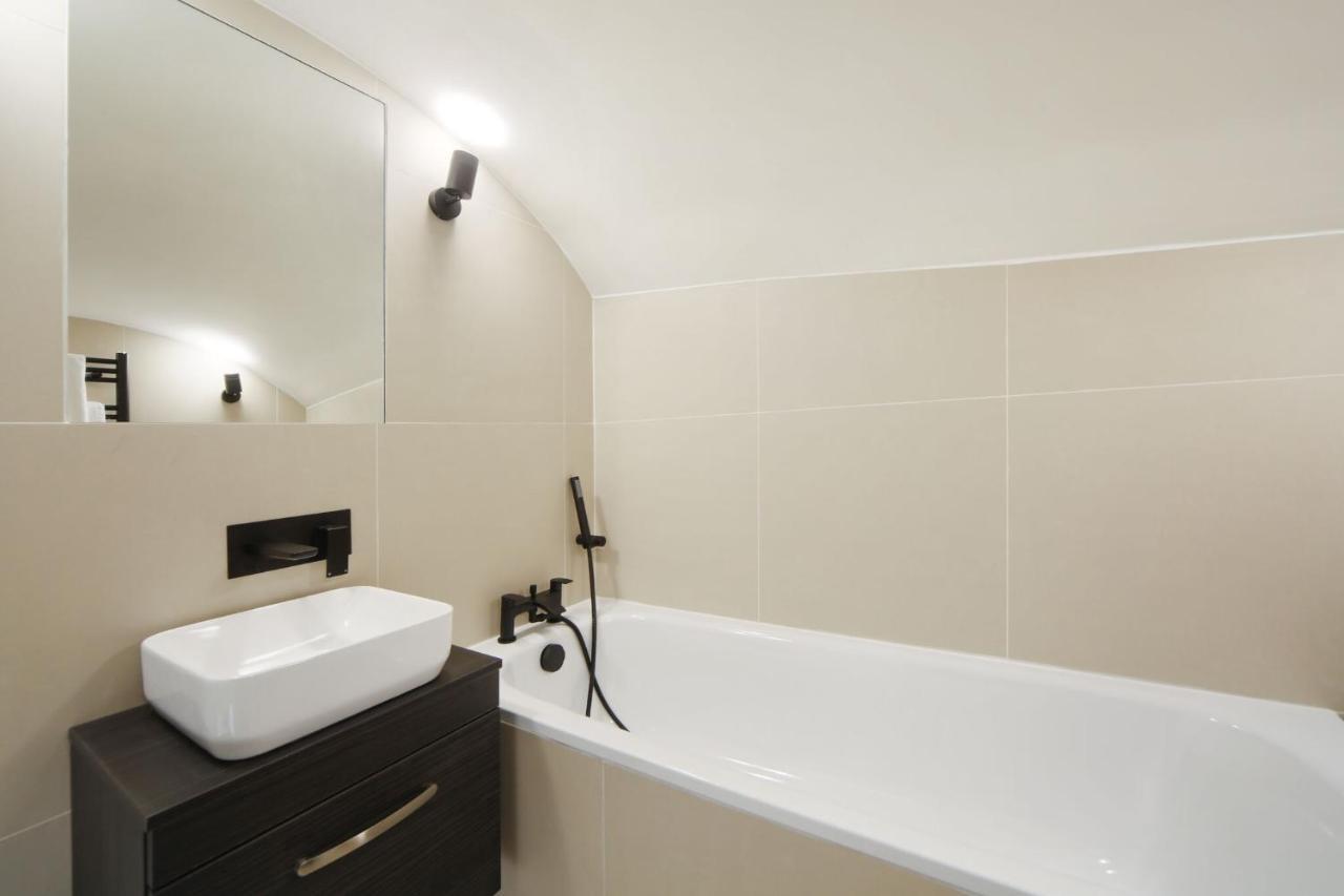 Leilighet Newly Refurbished Flat With Patio. By Hyde Park