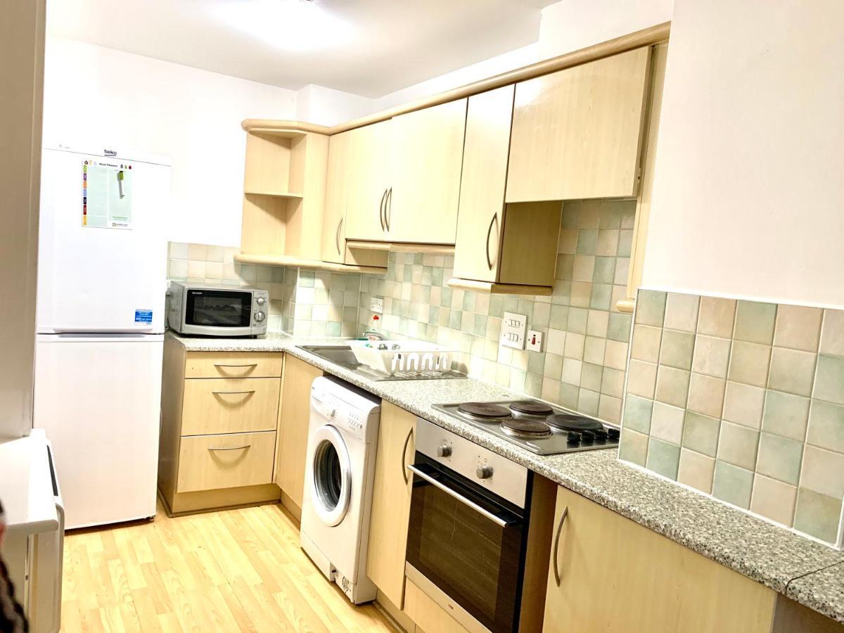 Apartment 2 Bedrooms, Seperate Recption, Full Kitchen, Free Parking