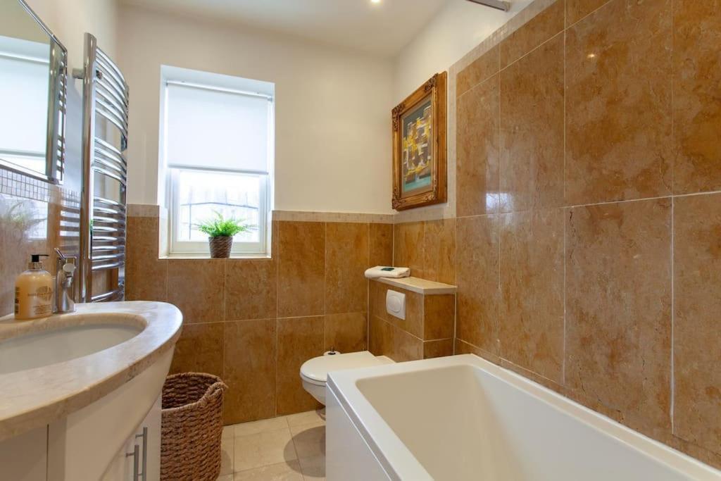 Apartment Cg1 - 2 Bedroom Apt, Kensington Garden Square View