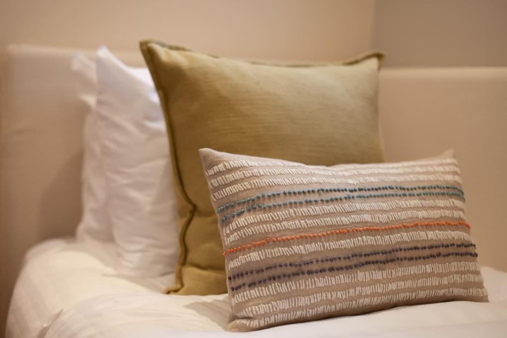 Cg1 - 2 Bedroom Apt, Kensington Garden Square View London