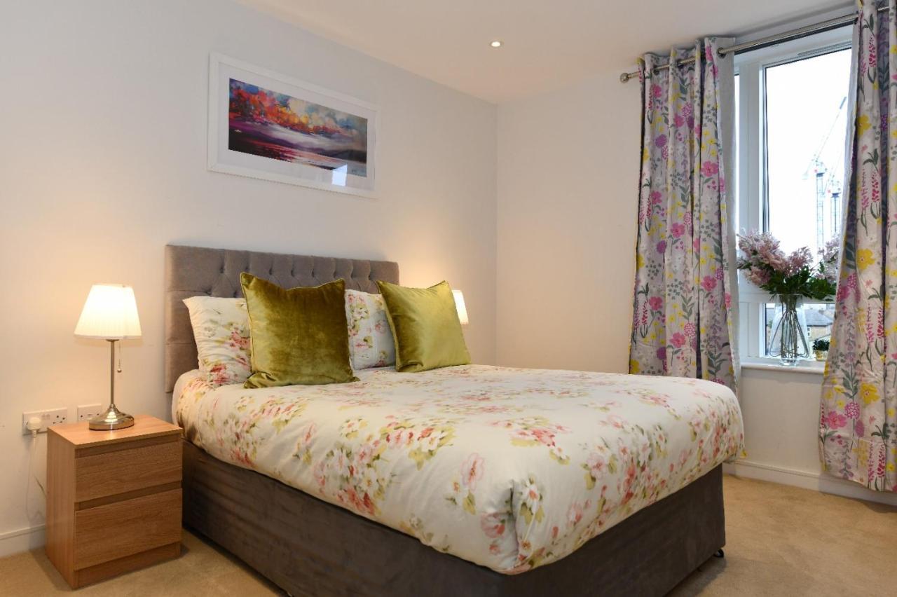 Apartment Kew Bridge London