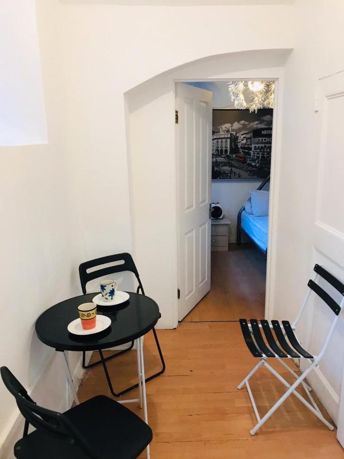 Guest house At 51 London