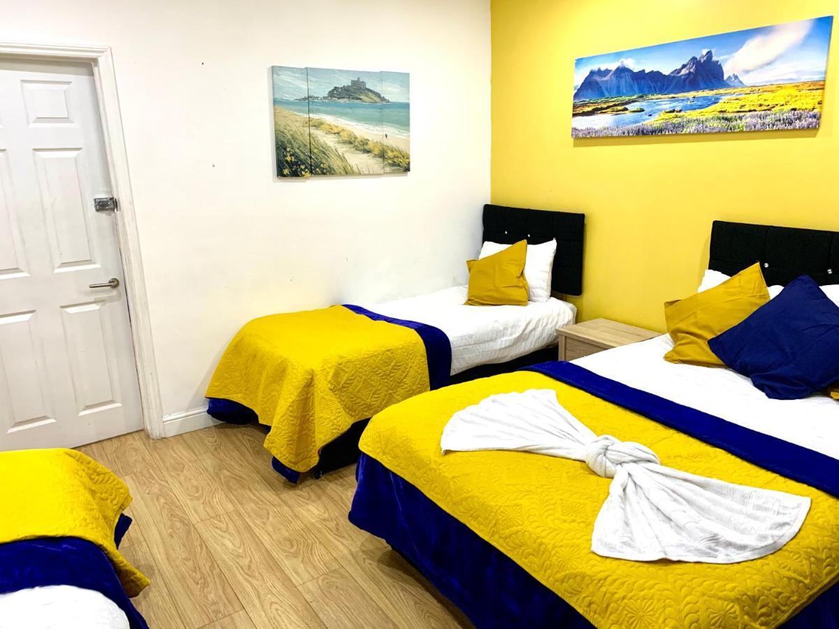 4 Bedrooms, 3 Baths, Full Kitchen&lounge, Garden, Free Parking Londen