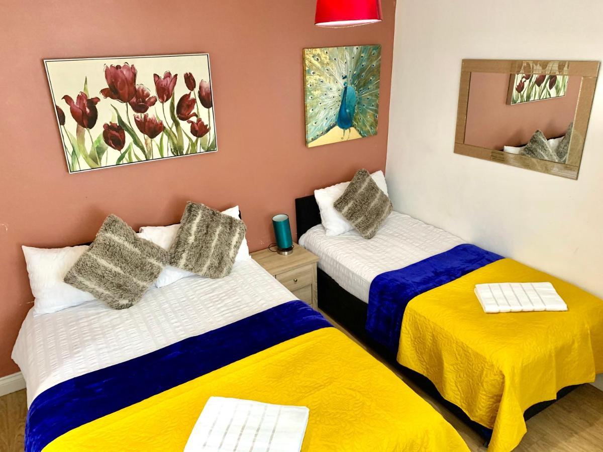 Appartement 4 Bedrooms, 3 Baths, Full Kitchen&lounge, Garden, Free Parking *