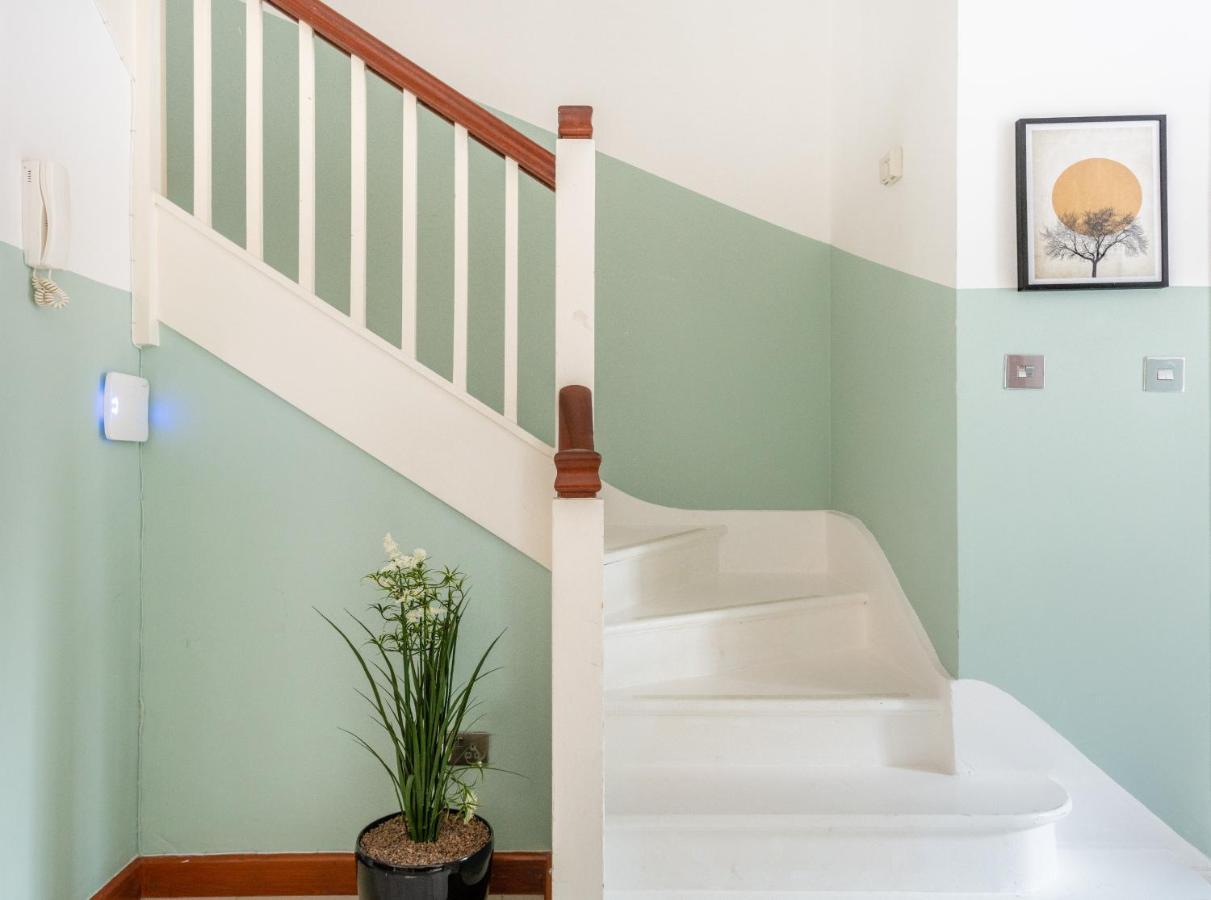 The Southwick Sanctuary - Large 6bdr With Terrace * London