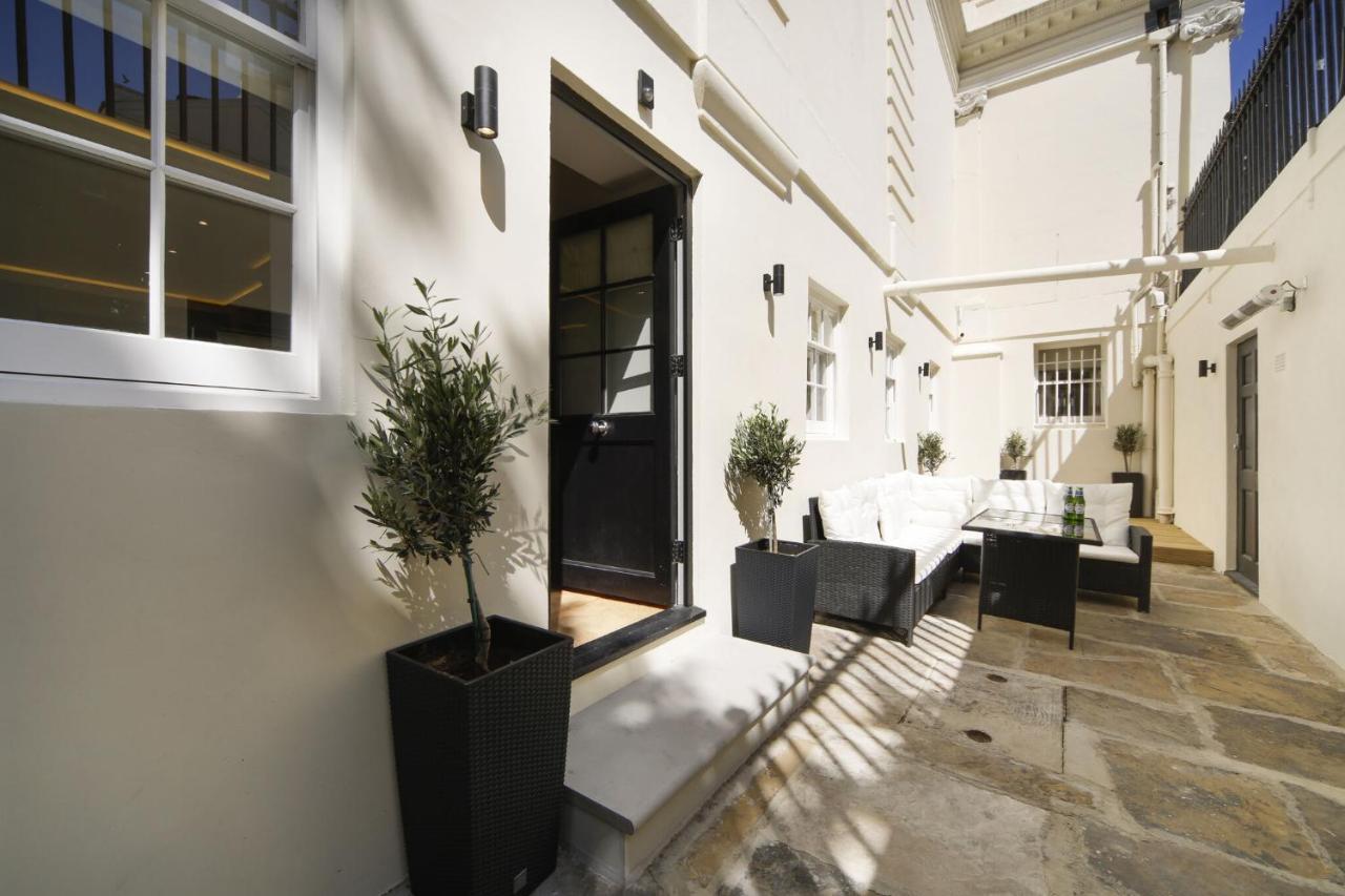 Newly Refurbished Flat With Patio. By Hyde Park Apartment