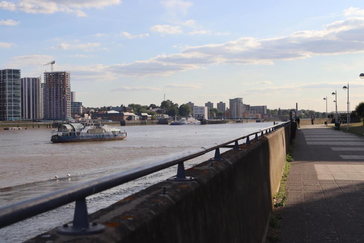 Destination Docklands Riverside