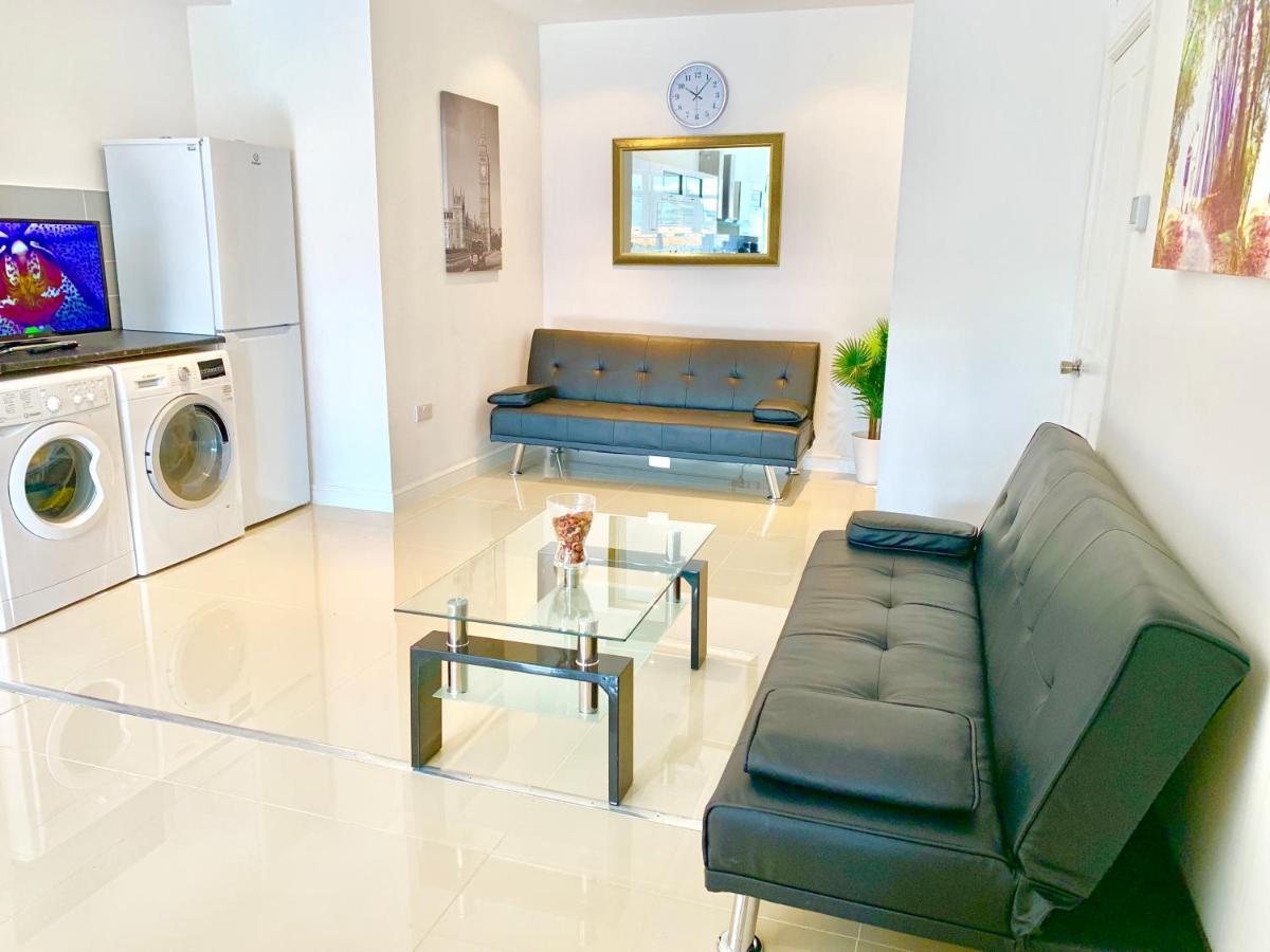 Spacious 2 Bedrooms 2 Baths With Garden And Parking