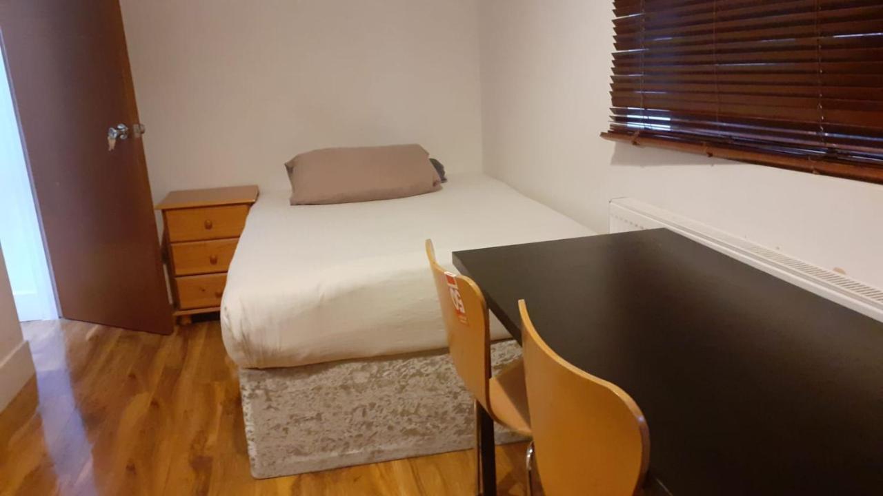 Sw16 Norbury Guest house