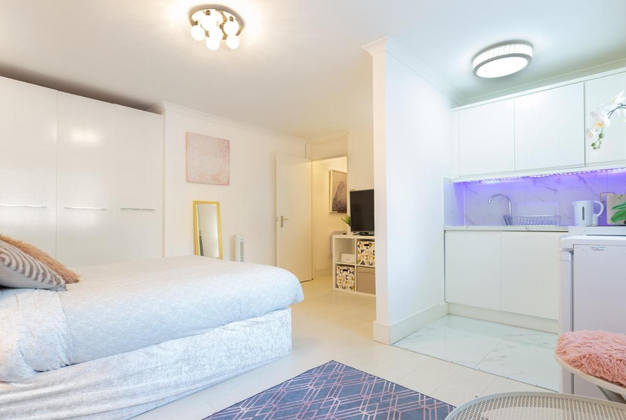 Modern Close To Londen