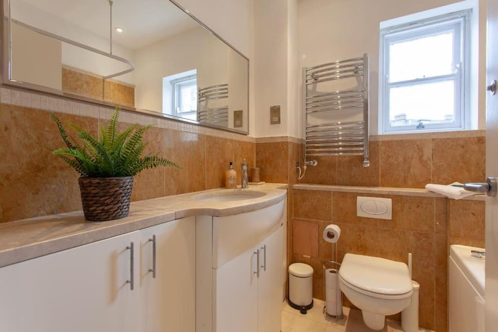 Cg1 - 2 Bedroom Apt, Kensington Garden Square View London