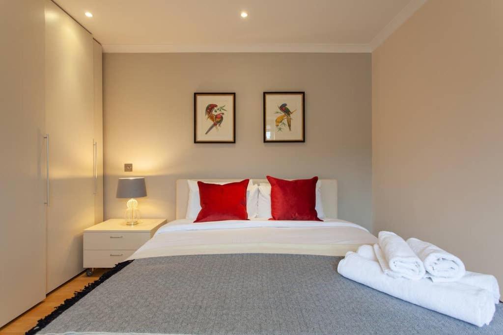 Apartment Cg1 - 2 Bedroom Apt, Kensington Garden Square View