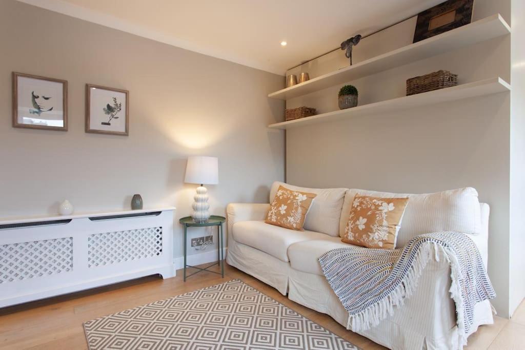 Apartment Cg1 - 2 Bedroom Apt, Kensington Garden Square View London