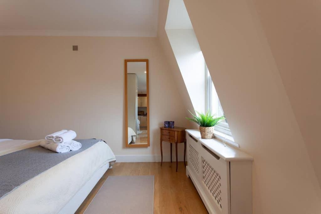 Cg1 - 2 Bedroom Apt, Kensington Garden Square View London