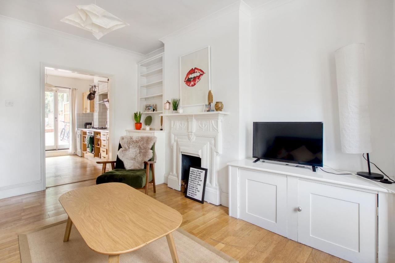 Pass The Keys - Beautiful Stylish Flat In South West Apartment London